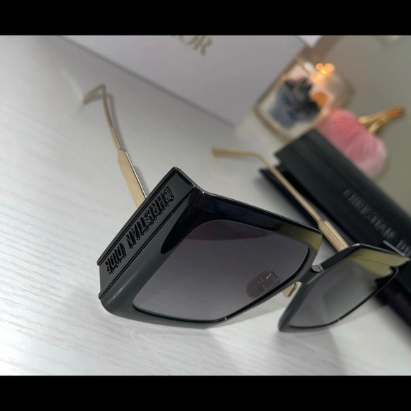 Black sun glasses